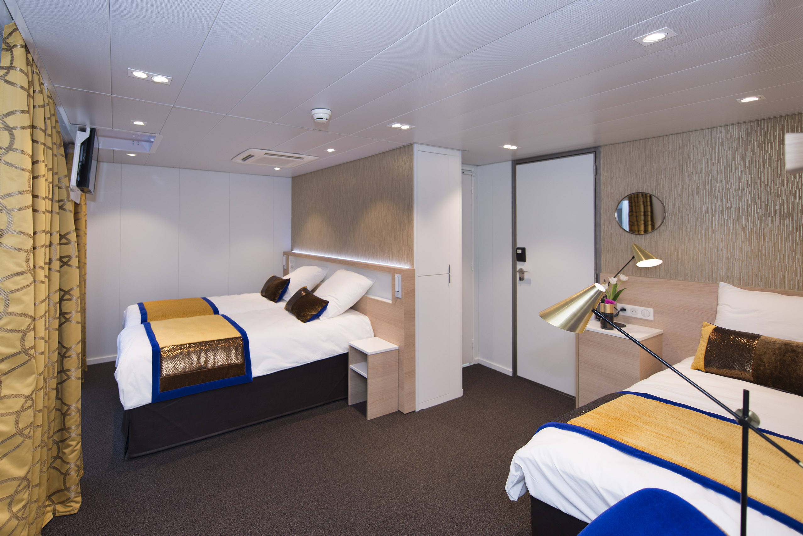 CroisiEurope MS Symphonie Suite 2.jpg